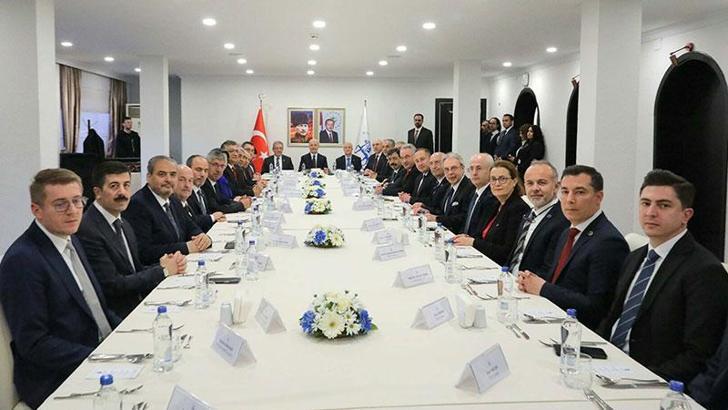 YÖK Başkanı Özvar, İzmir'de Ege Bölgesi'ndeki üniversitelerin rektörleriyle bir araya geldi