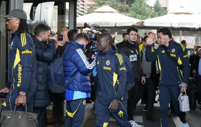 Fenerbahçe kafilesi, Kayseri’de coşkuyla karşılandı