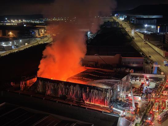 Ankara'da medikal malzeme üretilen fabrikada yangın; 35 kişi tahliye edildi