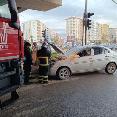 Mardin’de seyir halindeki otomobilde yangın