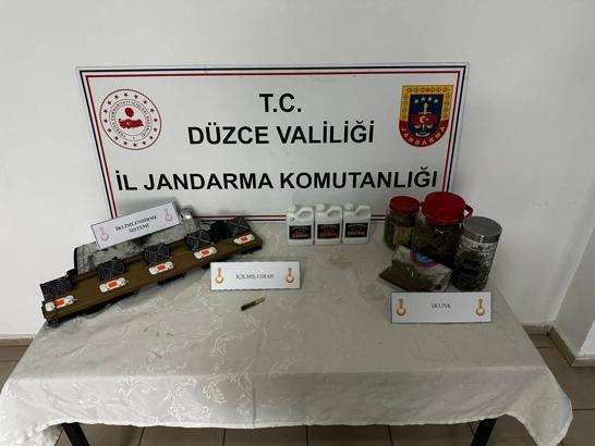 Uyuşturucu imal edilen eve operasyon: 2 gözaltı