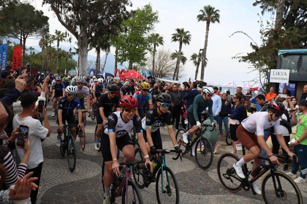 AKRA Gran Fondo Antalya ilk kez düzenlenen tırmanış etabıyla start aldı