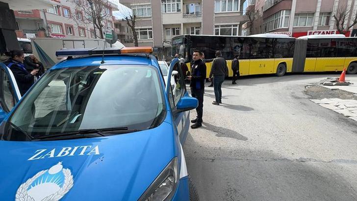 Avcılar'da hatalı park edip trafiği kilitledi; sürücüler tepki gösterdi