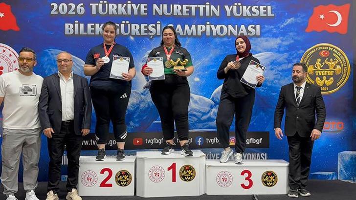 Muşlu Funda Maral, bilek güreşinde Türkiye üçüncüsü oldu