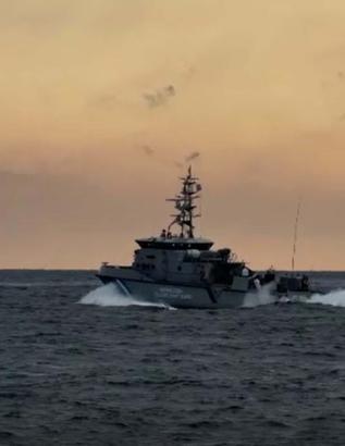 Türk balıkçı teknesini taciz eden Yunan unsurları, bölgeden uzaklaştırıldı