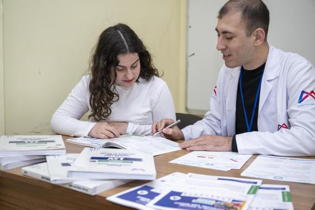 Görme engelli Adile Nisa engelleri büyükşehir ile aşıyor