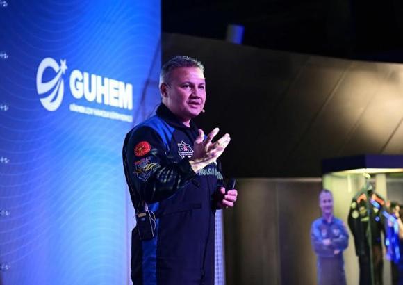 Alper Gezeravcı, GUHEM’de Uzay Yolculuğunu Anlattı
