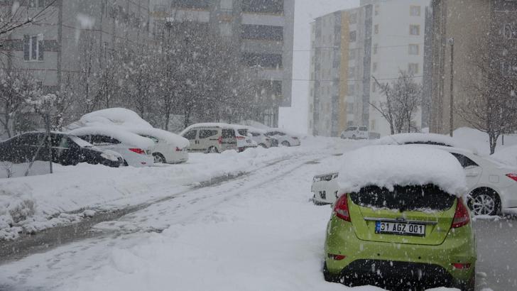 Bitlis'te kardan dolayı 82 köy yolu ulaşıma kapandı