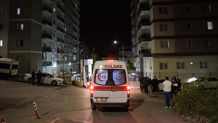 İzmir’de 28 öğrenci, gıda zehirlenmesi şüphesiyle hastaneye kaldırıldı