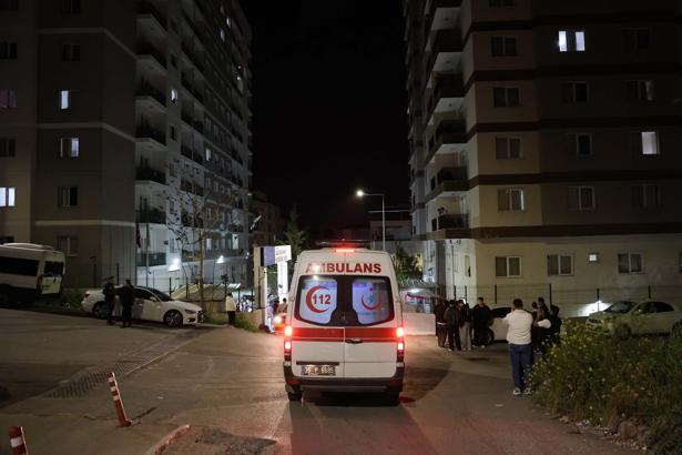 İzmir’de 28 öğrenci, gıda zehirlenmesi şüphesiyle hastaneye kaldırıldı