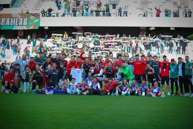 Karşıyaka'dan gövde gösterisi