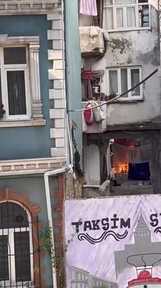 Beyoğlu'nda 5 katlı binada çıkan yangın söndürüldü