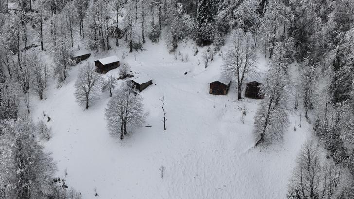 Ayder Yaylası'nda kar kalınlığı 20 santimetreye ulaştı