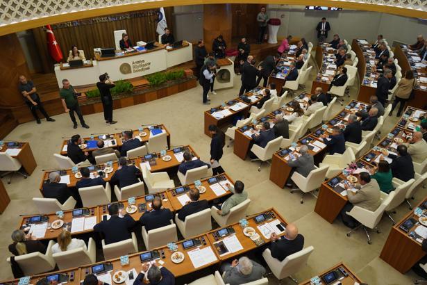 Antalya Büyükşehir Meclisi'nde faaliyet raporu kabul edildi