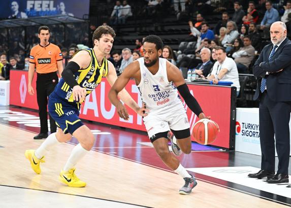 Anadolu Efes - Fenerbahçe Beko: 73-89