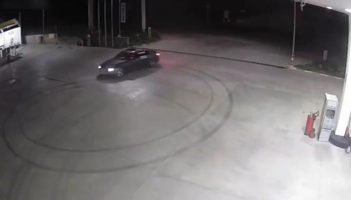 Akaryakıt istasyonunda aracı ile drift atan sürücüye 140 bin lira ceza
