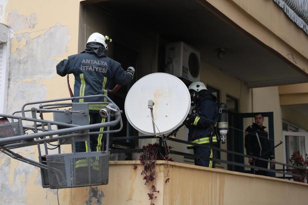 Apartman dairesinde yangın çıktı