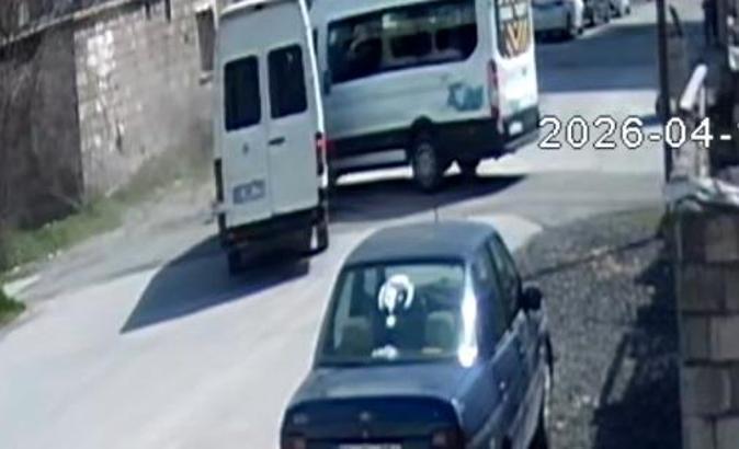 Kayseri'de iki minibüs çarpıştığı kaza kamerada; 8 yaralı