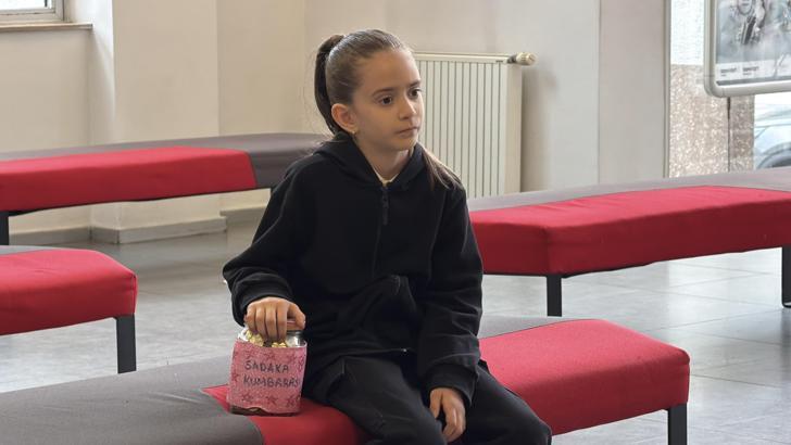 Kavanozda biriken iyilik; 9 yaşındaki Berra harçlıklarını şehit ailelerine bağışladı