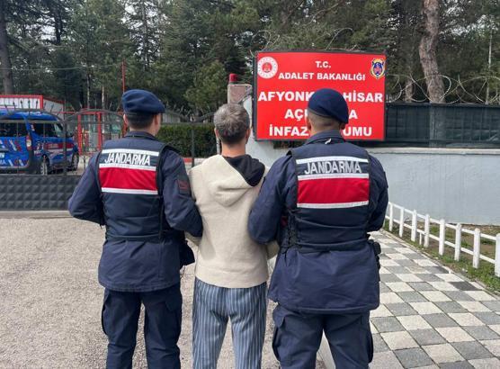 Jandarma aranan 55 kişiyi yakaladı