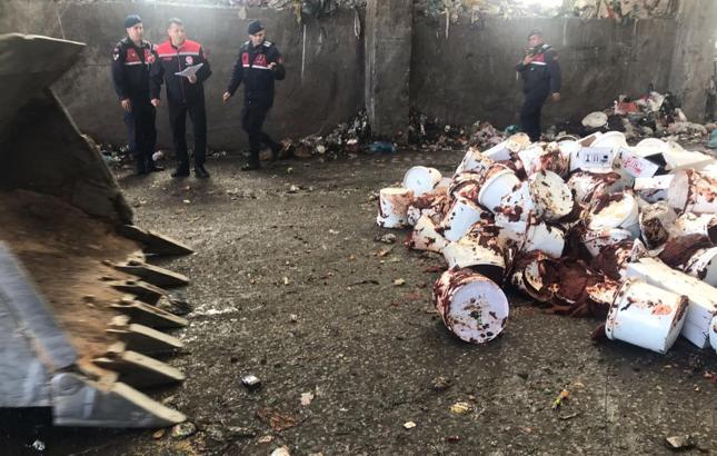 Aksaray’da 4 ton bozuk gıda ele geçirildi