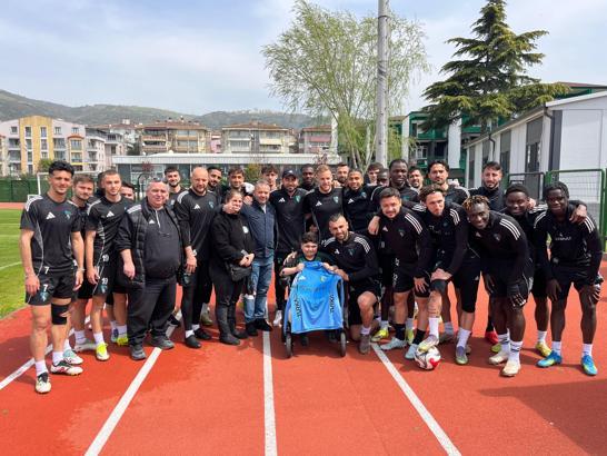 DMD hastası Eray, antrenmanda Kocaelisporlu futbolcularla buluştu