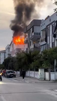 Teras katta korkutan yangın