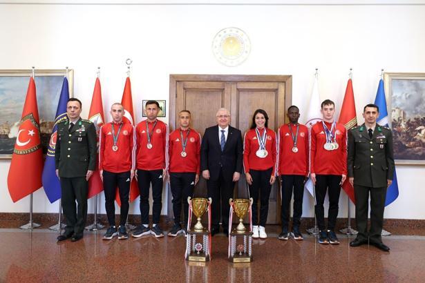 Bakan Güler, TSK Spor Gücü personeli ile bir araya geldi