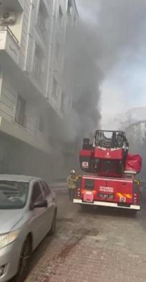Esenyurt'ta fırında yangın çıktı; yoldan geçen belediye sulama tankeriyle müdahale edildi