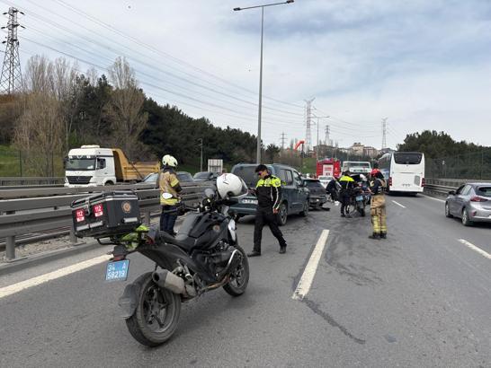 Kağıthane’de zincirleme trafik kazası; 6 araç hasar gördü