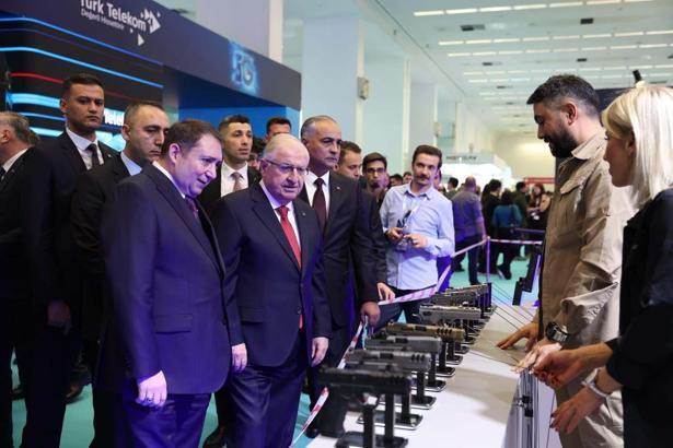 Bakan Güler'den teknoloji fuarına ziyaret