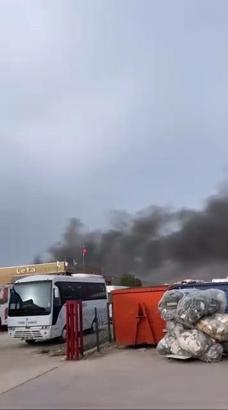 Mobilya fabrikasında çıkan yangın söndürüldü