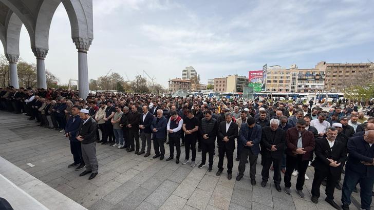 Ankara’da Kahramanmaraş’taki okul saldırısında hayatını kaybedenler için gıyabi cenaze namazı kılındı