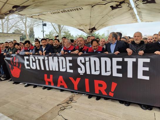 İstanbul'da Kahramanmaraş'taki okul saldırısında hayatını kaybedenler için gıyabi cenaze namazı kılındı