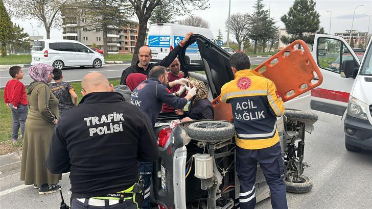 Bahçe duvarına çarpan motosikletteki 1 kişi yaralandı