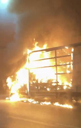 Pendik'te tüneldeki kamyonette çıkan yangın paniğe neden oldu