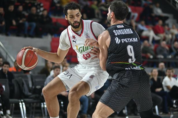 Basketbolda kritik Ege derbisi