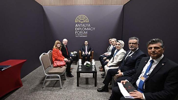 Bakan Kacır'dan Antalya'da diplomasi trafiği