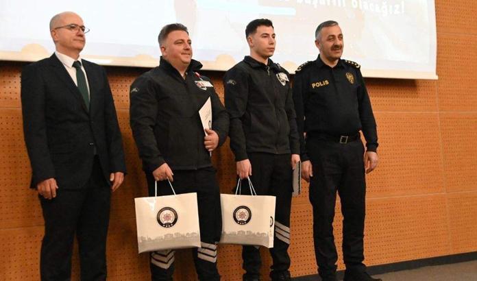 Tekirdağ'da Otogarı'nda uyuşturucu sevkiyatını engelleyen güvenlikçilere plaket