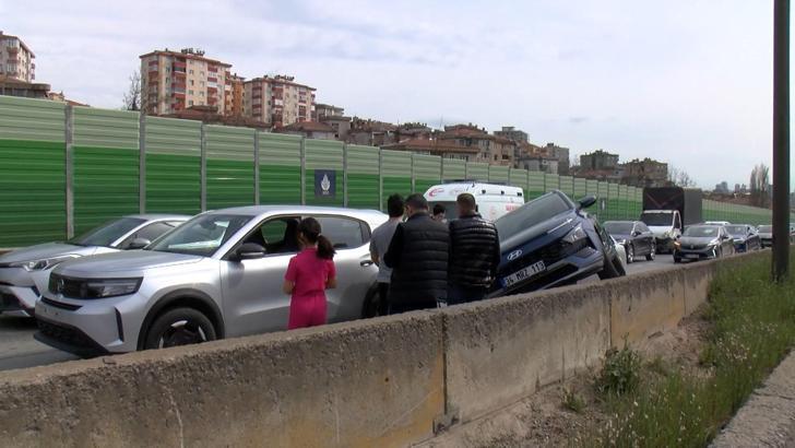 Kartal’da 6 aracın karıştığı zincirleme kaza
