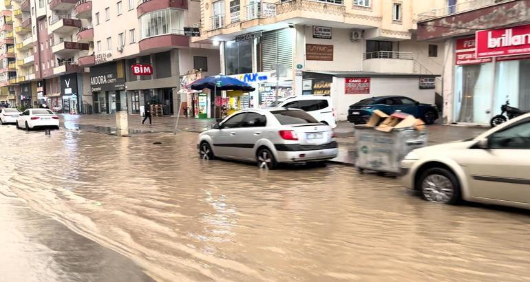 Midyat’ta sağanak hayatı olumsuz etkiledi