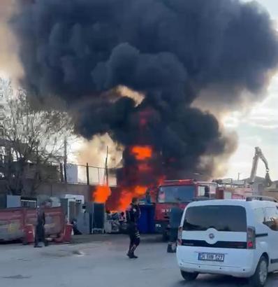 Edirne'de hurdacıda çıkan yangın söndürüldü