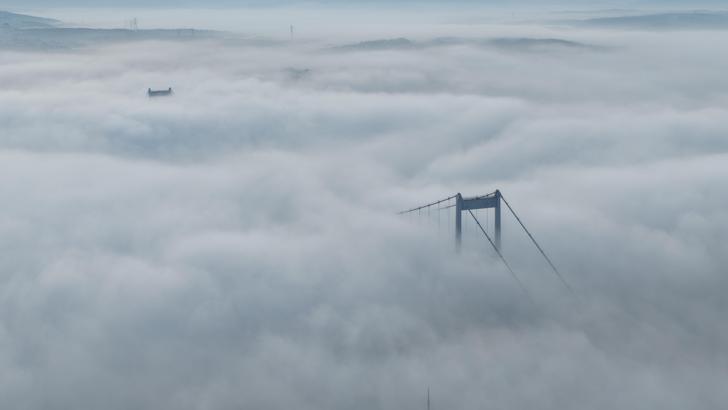 İstanbul'da etkili olan sis havadan görüntülendi