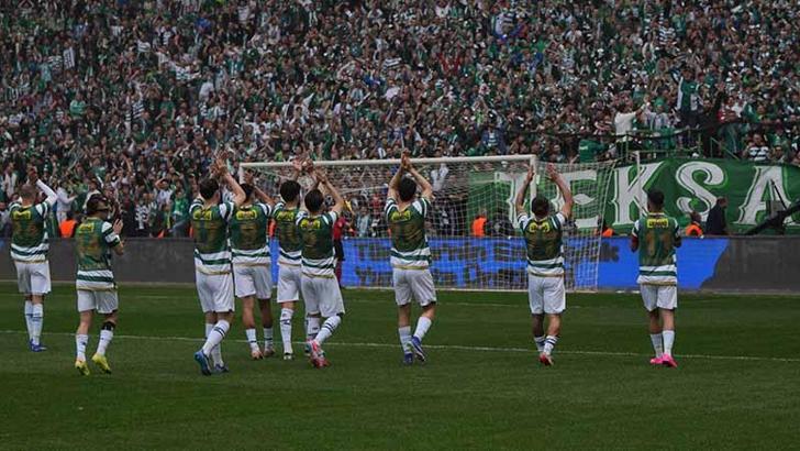 Şampiyonluğunu ilan eden Bursaspor 1'inci Lig'e yükseldi