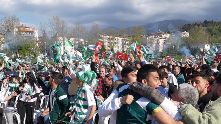 Bursalılar şampiyonluk maçını hep birlikte izledi