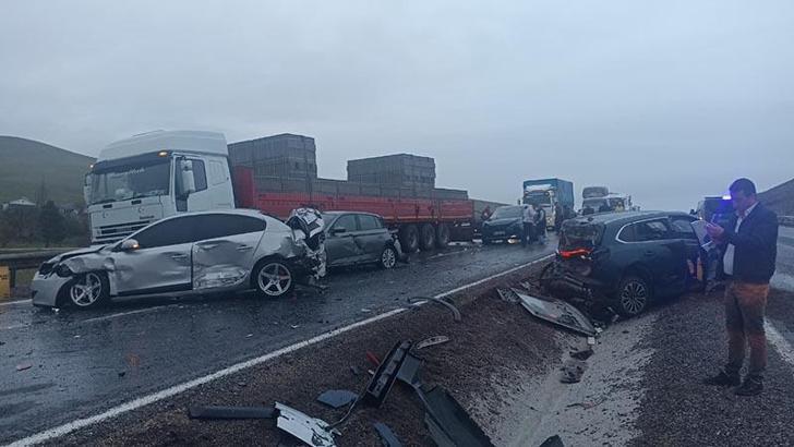 Yolcu otobüsü 10 araca çarparak durabildi: 7 yaralı