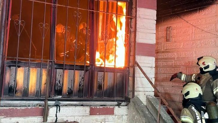 Avcılar'da 4 katlı binada yangın; mahsur kalan 20 kişi kurtarıldı