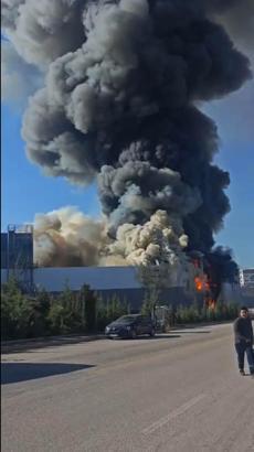 Ankara'da boya fabrikasında yangın