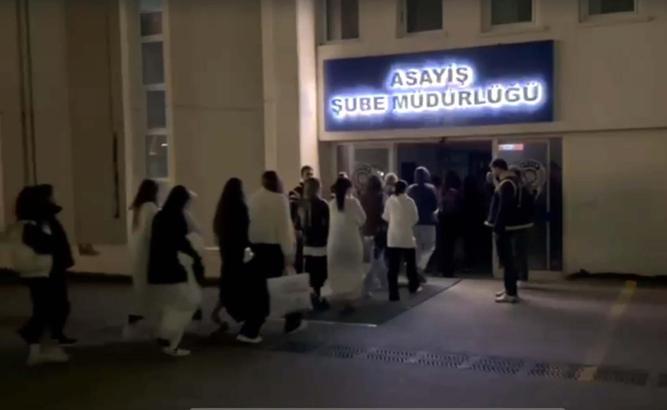 Yabancı uyruklu kadınları usulsüz çalıştıran eğlence mekanlarına operasyon: 29 gözaltı