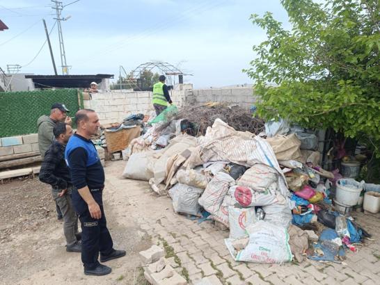 Hatay’da bir evden 10 ton çöp çıktı